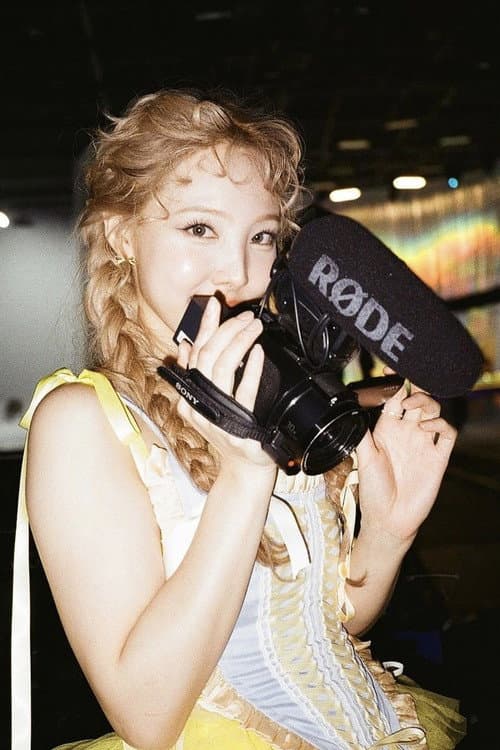 Plakat: Who am I? “IM NAYEON”