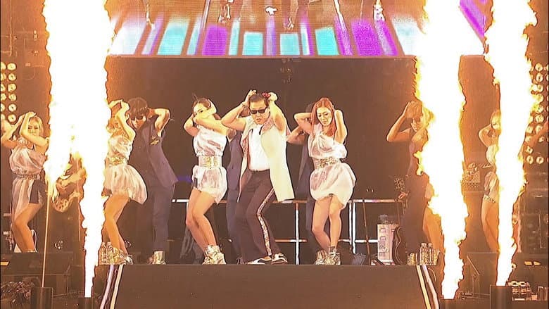 Kadr z PSY Seoul Plaza Concert 2012