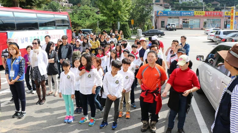 Kadr z JSA Joint Elementary School
