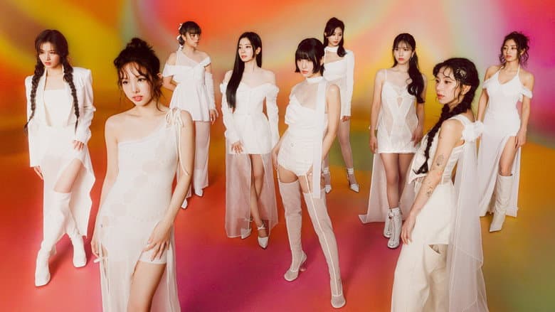 Kadr z TWICE 13TH MINI ALBUM [With YOU-th] COMEBACK LIVE: Our Golden Day