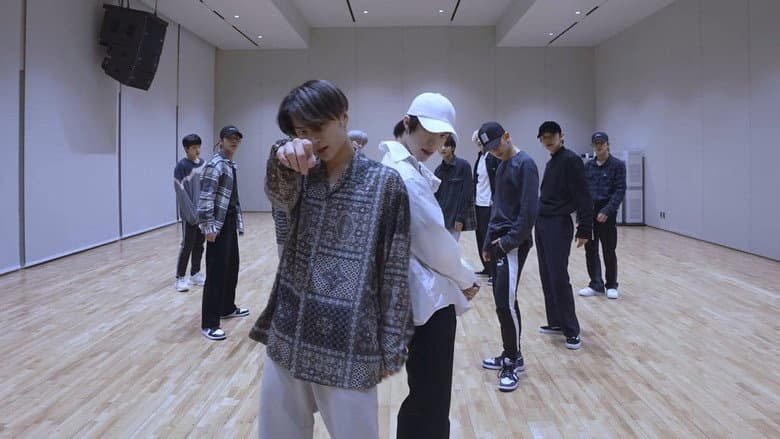 Kadr z BACKSTAGE: TXT x EN-