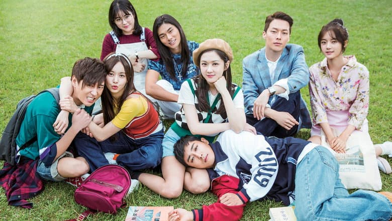 Kadr z Go Back Couple