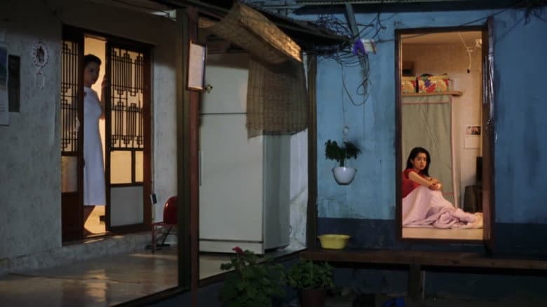 Kadr z Birdcage Inn