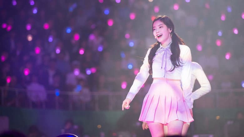 Kadr z TWICE TOUR [TWICELAND : THE OPENING ENCORE]