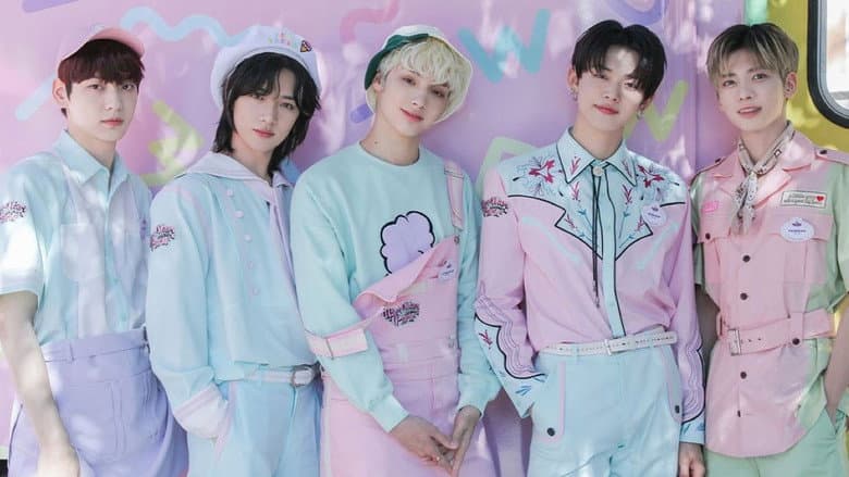 Kadr z TOMORROW X TOGETHER 2022 SEASON'S GREETINGS