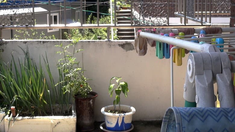 Kadr z Who Does the Chores?
