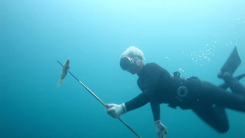 Kadr z Breathing Underwater