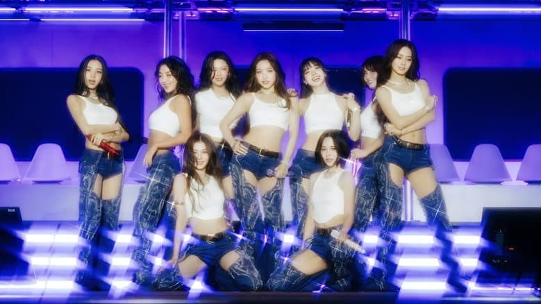 Kadr z TWICE: Up Next - Lollapalooza Chicago 2025