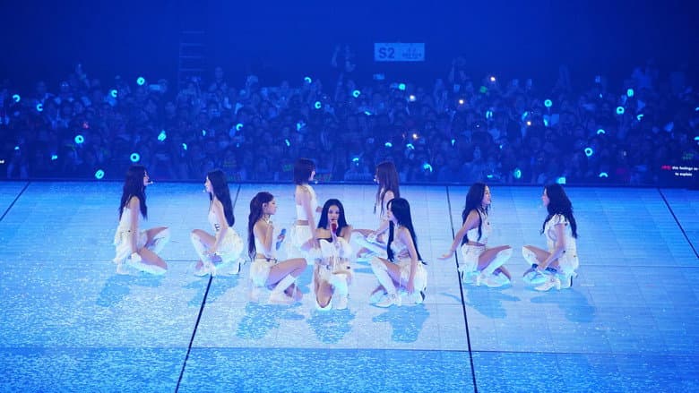 Kadr z TWICE WORLD TOUR [THIS IS FOR] in Incheon
