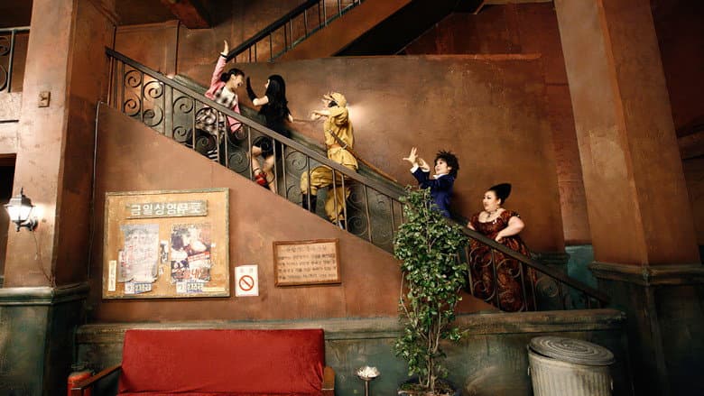 Kadr z Midnight Ballad for Ghost Theater