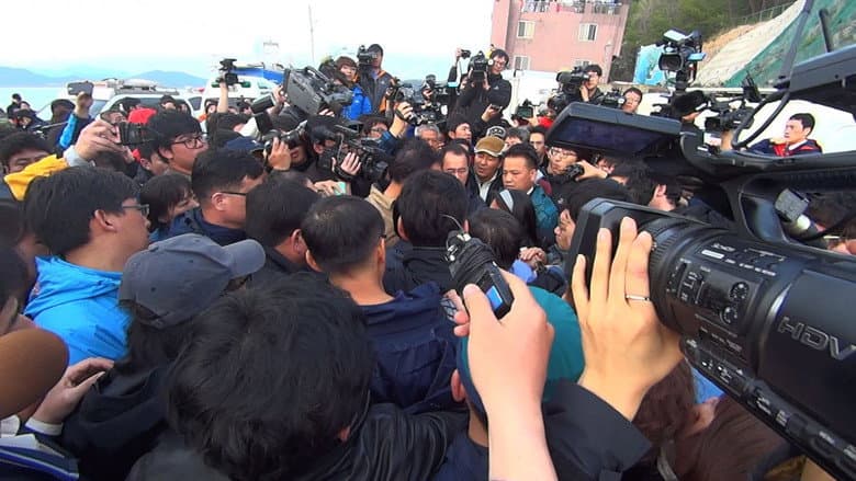 Kadr z The Truth Shall Not Sink with Sewol