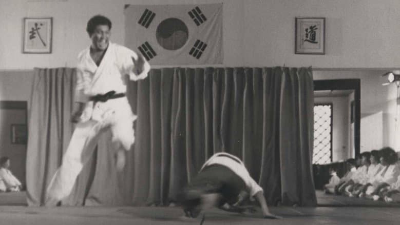 Kadr z Bruce Lee Fights Back from the Grave