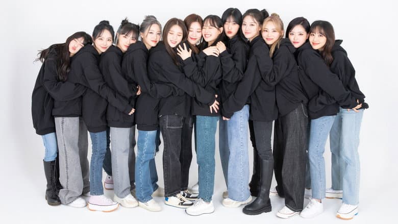 Kadr z LOONAVERSE: FROM