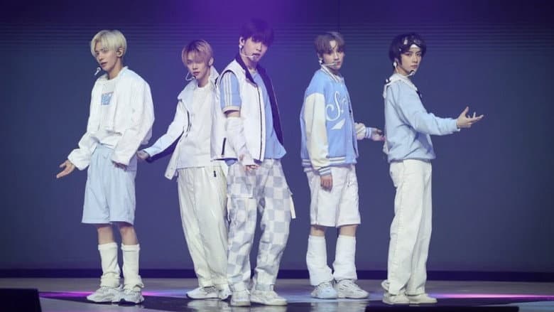 Kadr z 2021 TXT FANLIVE SHINE X TOGETHER
