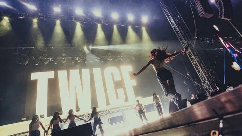 Kadr z TWICE: Up Next - Lollapalooza Chicago 2025