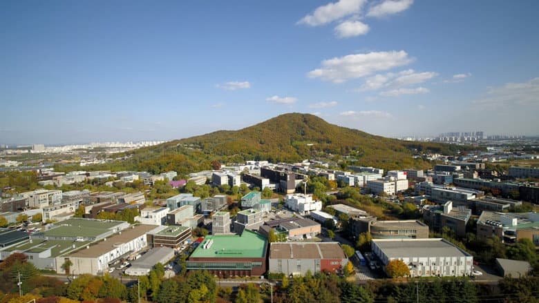 Kadr z Great Contract: Paju, Book, City