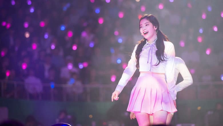 Kadr z TWICELAND