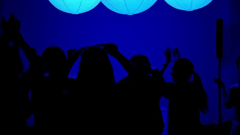 Kadr z Club insomnia : Vinyl
