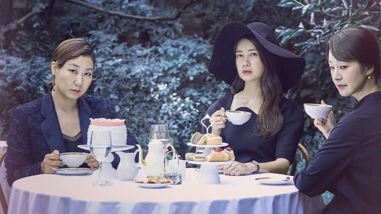 Kadr z Avengers Social Club