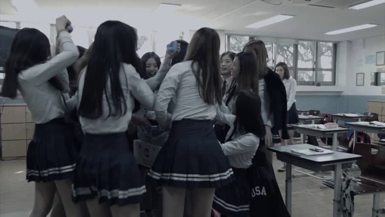 Kadr z School Girl