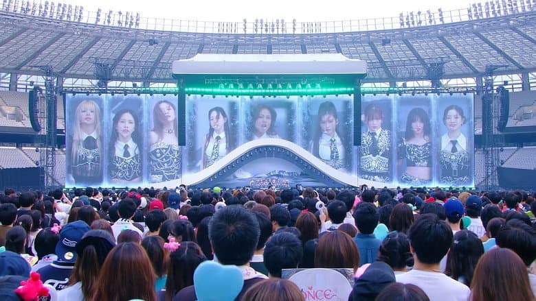 Kadr z TWICE 5TH WORLD TOUR 'READY TO BE' in JAPAN