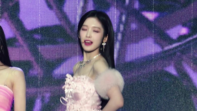 Kadr z OH MY GIRL 2023 FAN CONCERT [OH MY LAND]