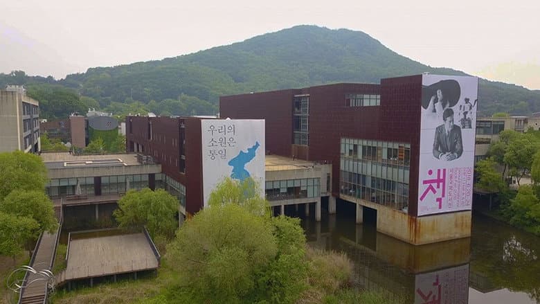 Kadr z Great Contract: Paju, Book, City