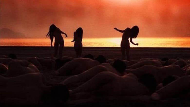 Kadr z Naked Paradise
