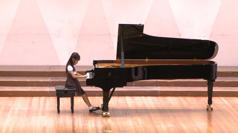 Kadr z Miracles on the Piano