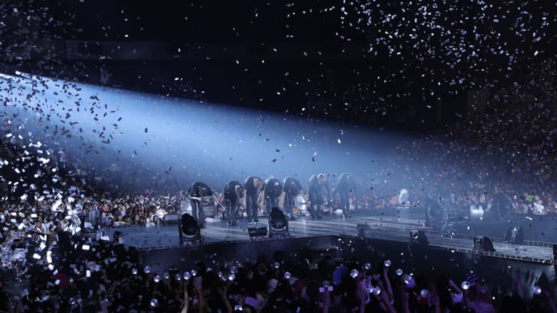 Kadr z Burn the Stage: The Movie