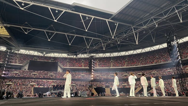 Kadr z BTS 2019 WORLD TOUR 'LOVE YOURSELF: SPEAK YOURSELF' LONDON Remastered