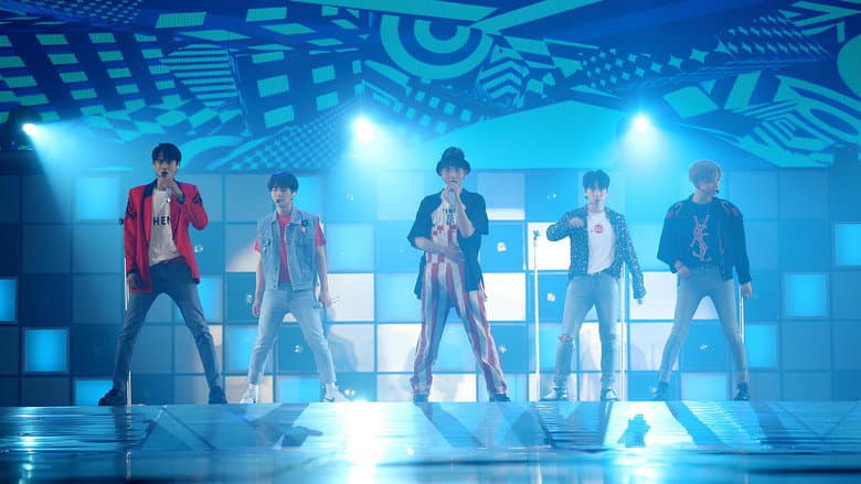 Kadr z SHINee Concert "SHINee World V"