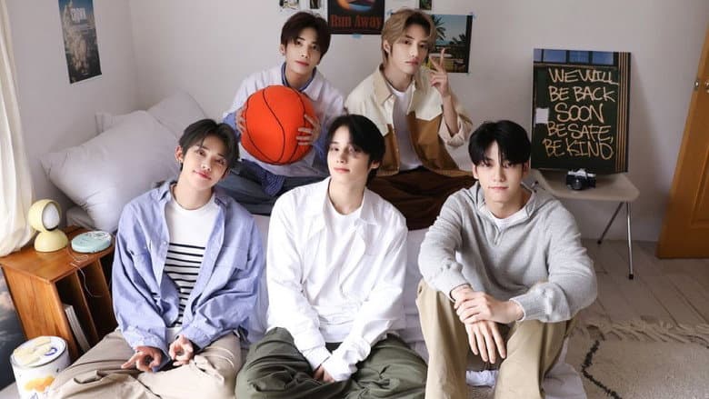 Kadr z TOMORROW X TOGETHER 'DAY BY DAY' 2023 SEASON'S GREETINGS